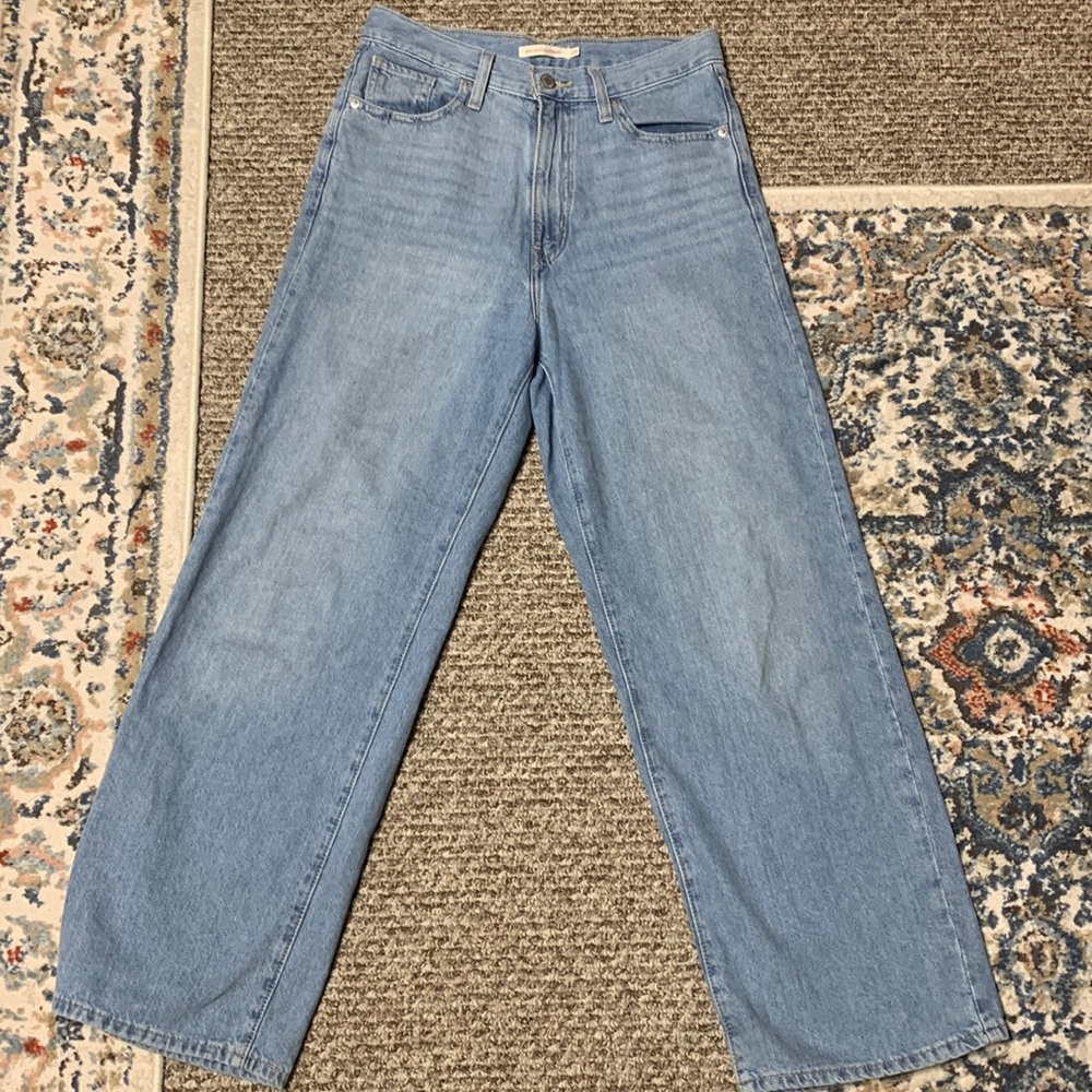 Light wash Levi’s high wasted rib cage wide leg straight jeans